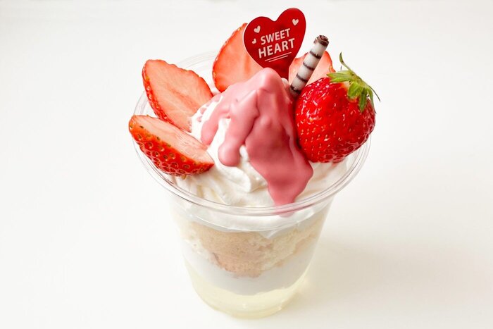 2022ホワイトデー限定いちごのケーキパフェ